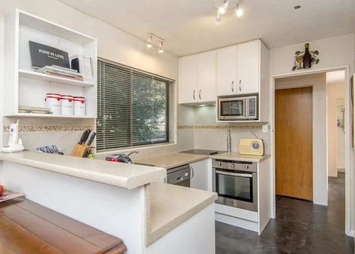  at 2/92 North Avon Road, Richmond, Christchurch City, Canterbury