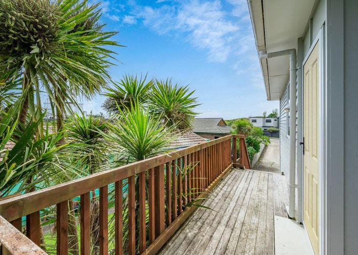  at 4 Eatwell Avenue, Paraparaumu Beach, Kapiti Coast, Wellington