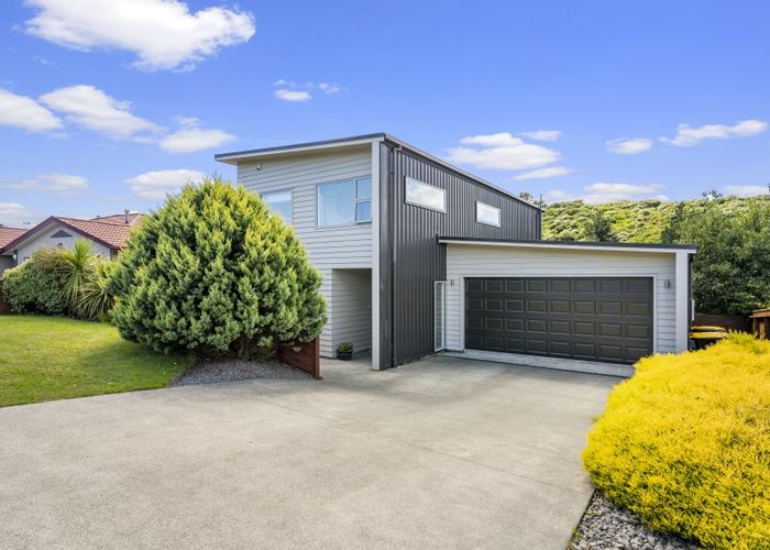  at 51 Te Puia Drive, Aotea, Porirua
