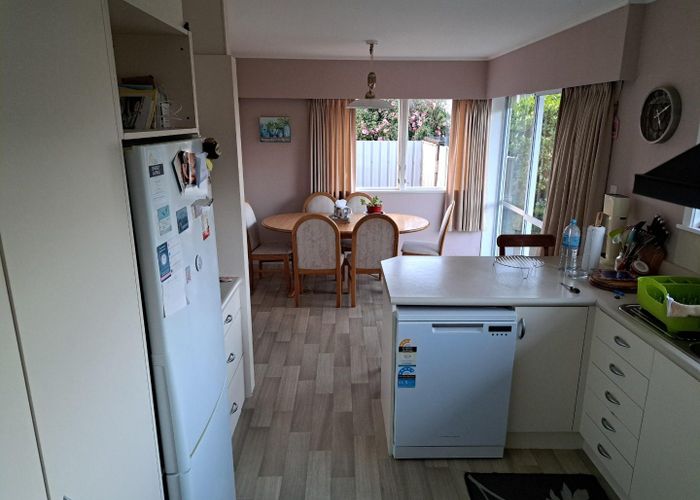  at 2 Lansdowne Crescent, Glenview, Hamilton, Waikato