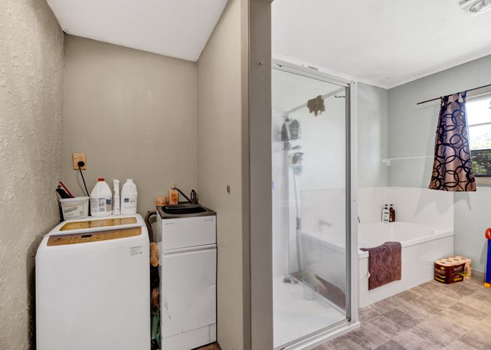  at 186 Tasman Street, Opunake