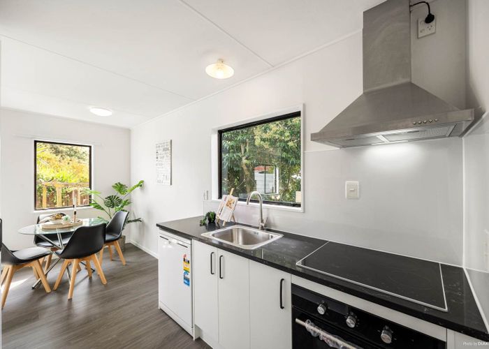  at 2/90 Shifnal Drive, Randwick Park, Manukau City, Auckland