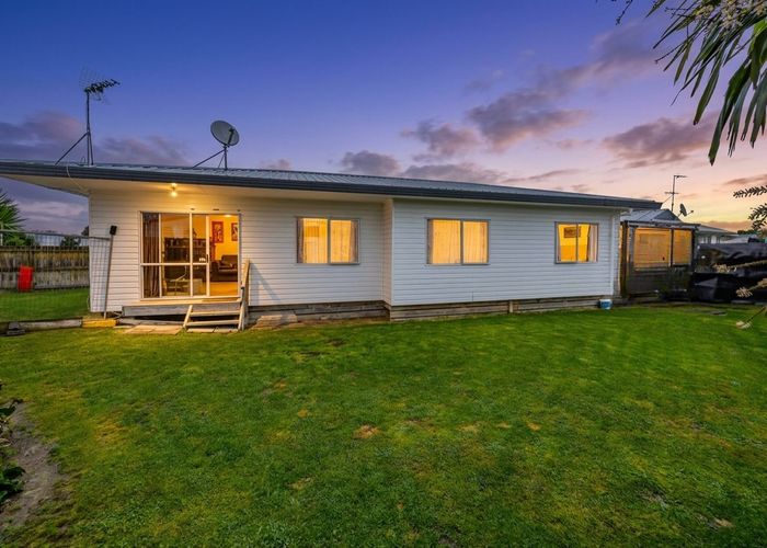  at 1/5 Solveig Place, Randwick Park, Manukau City, Auckland