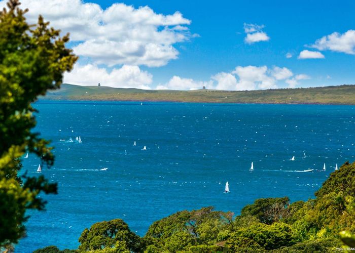  at 35 Montgomery Ave, Rothesay Bay, North Shore City, Auckland