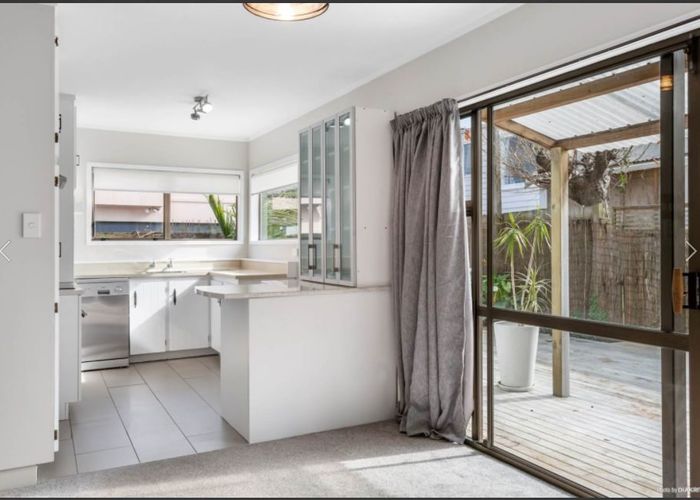  at 2/72 Onewa Road, Northcote Point, North Shore City, Auckland