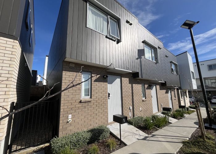  at 8 Ngae Place, Mangere East, Manukau City, Auckland