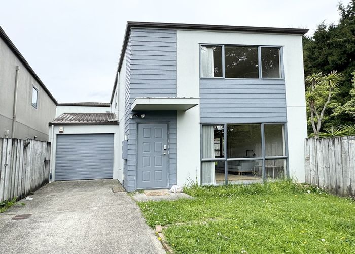  at 6 Sun Place, Henderson, Waitakere City, Auckland