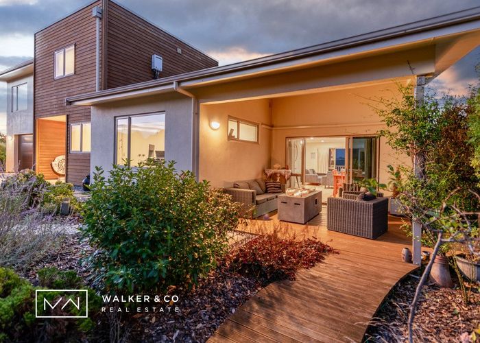 For sale 74 Mount Marua Way, Mount Marua, Upper Hutt, Wellington