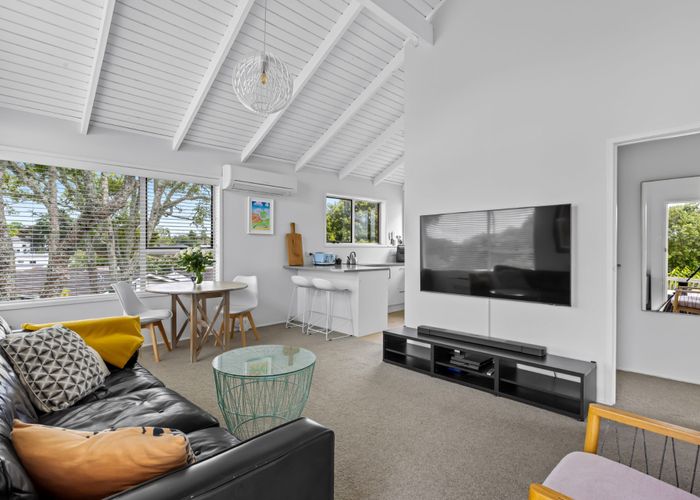  at 2/14B Camrose Place, Glenfield, Auckland