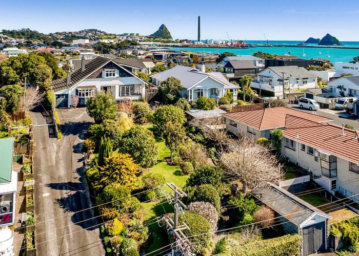  at 4 Kitchener Terrace, Moturoa, New Plymouth, Taranaki