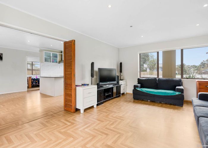  at 12 Vina Place, Massey, Auckland