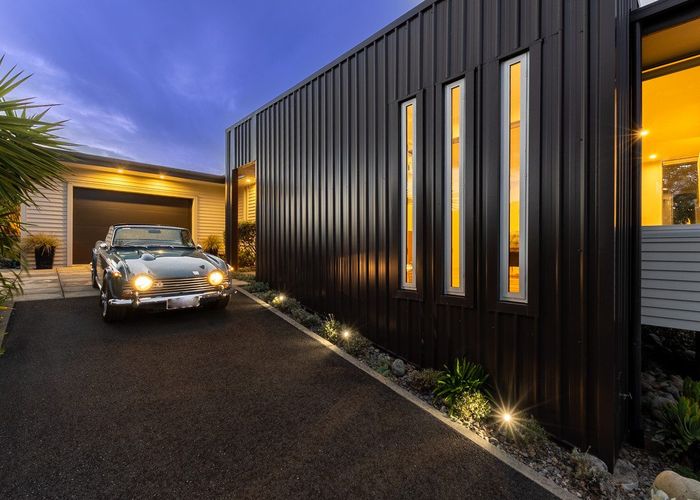  at 4 Frances Street, Waikanae Beach, Waikanae
