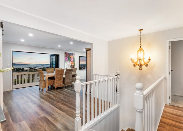  at 2/33 Parr Terrace, Castor Bay, North Shore City, Auckland