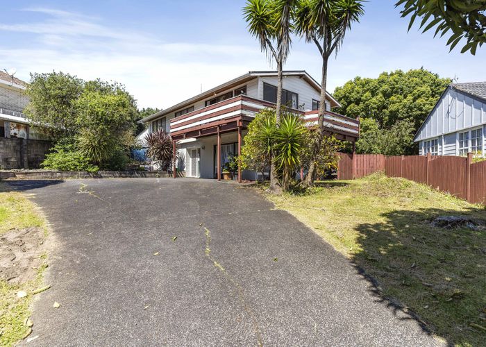  at 4 Sikkim Crescent, Clover Park, Auckland