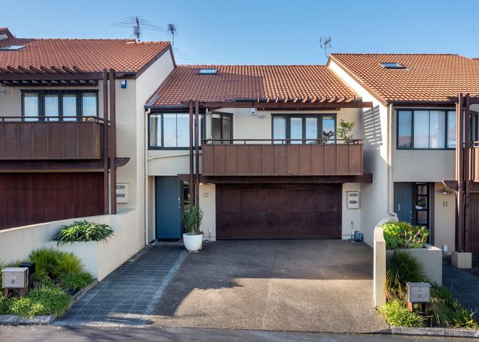  at 10/8 Tobago Place, Sunnynook, Auckland