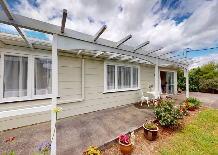  at 14 Kent Avenue, Waitarere Beach, Levin