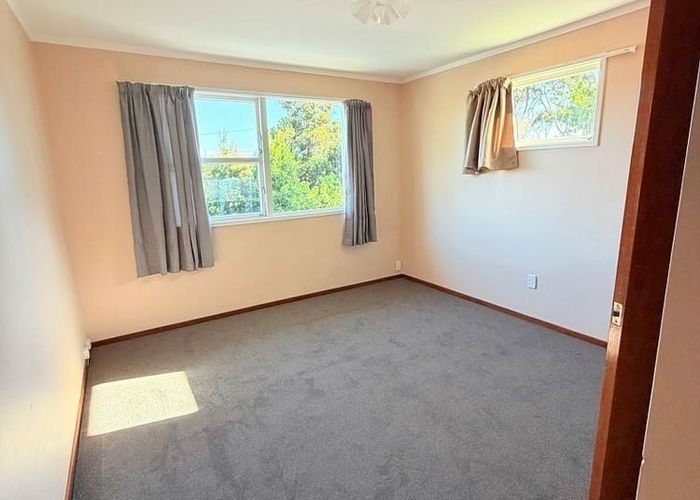  at 51 Easton Park Parade, Glenfield, Auckland