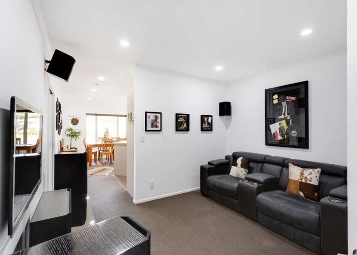  at 18 McEwen Crescent, Riverstone Terraces, Upper Hutt