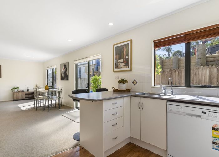 at 1/66 Seaview Road, Glenfield, Auckland