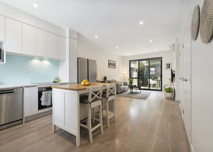  at 5B Beach Road, Te Atatu Peninsula, Waitakere City, Auckland