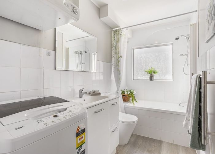  at 5/25 Inverness Road, Browns Bay, North Shore City, Auckland