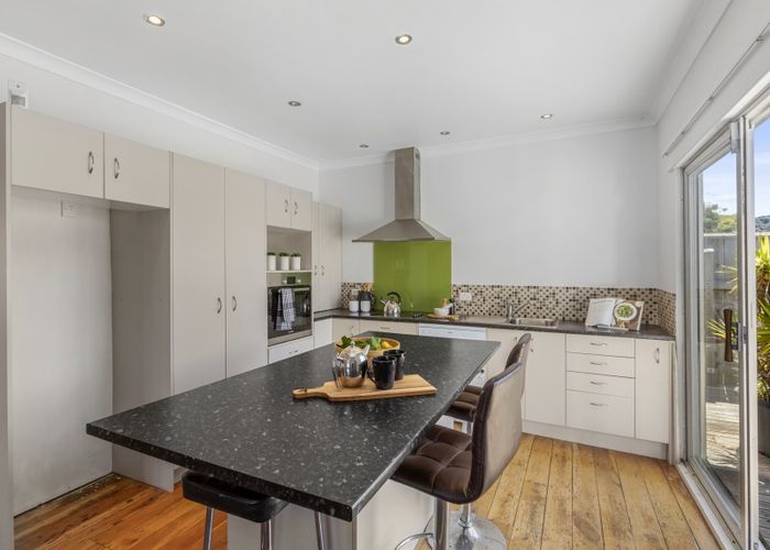  at 15 Sutherland Avenue, Silverstream, Upper Hutt