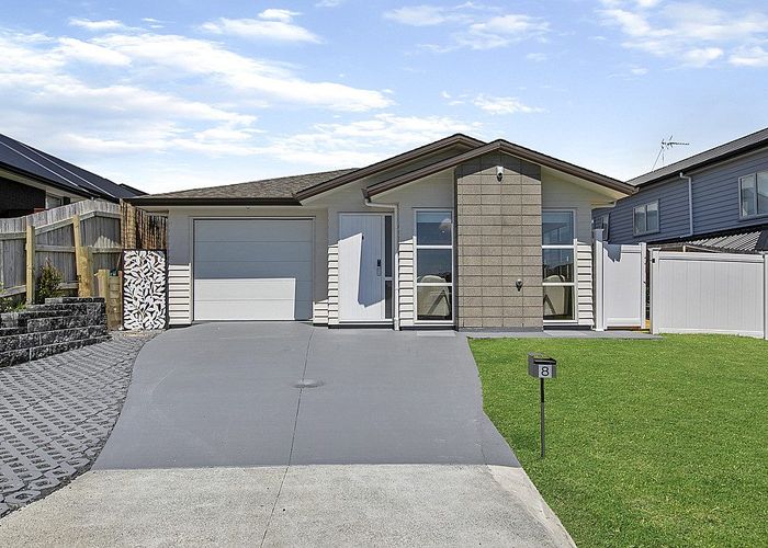  at 8 Atalanta Way, Beachlands, Auckland