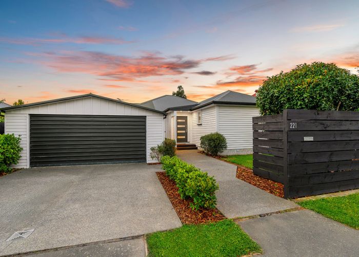  at 221 Weston Road, St Albans, Christchurch