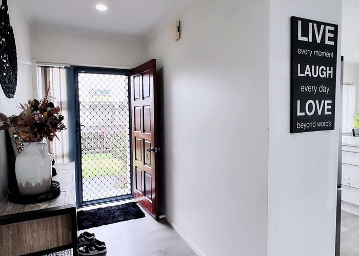  at 2/17 Queen Street, Papakura, Auckland