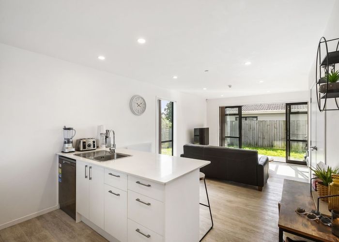  at 7/60  Hepburn Road, Glendene, Waitakere City, Auckland
