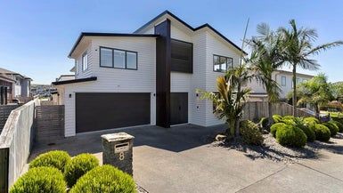  at 8 Makura Road, Long Bay, Auckland