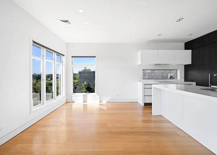  at 18 Minchin Crescent, Saint Andrews, Hamilton, Waikato