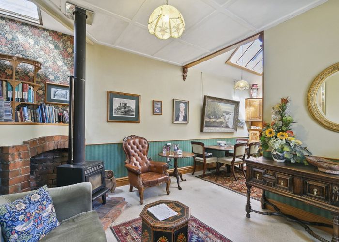  at 28 Queen Street, Mount Victoria, Wellington