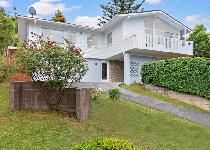  at 23 Easton Park Parade, Glenfield, Auckland