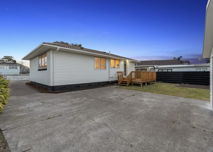  at 6 Serrano Place, Clover Park, Auckland
