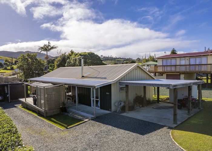  at 12 Peninsula Parade, Hihi