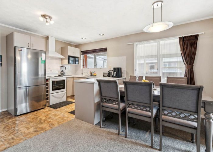 at 1/17 Liam Place, Half Moon Bay, Auckland