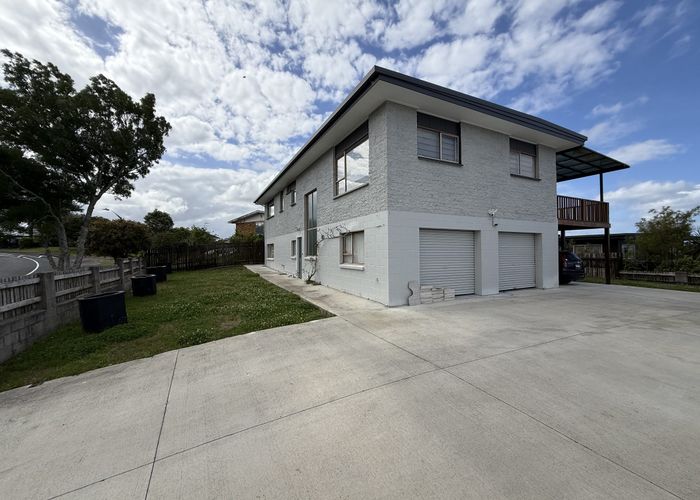  at 24 Widmore Drive, Massey, Waitakere City, Auckland