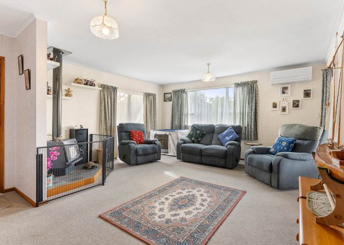  at 6 Chislehurst Street, Henderson, Waitakere City, Auckland