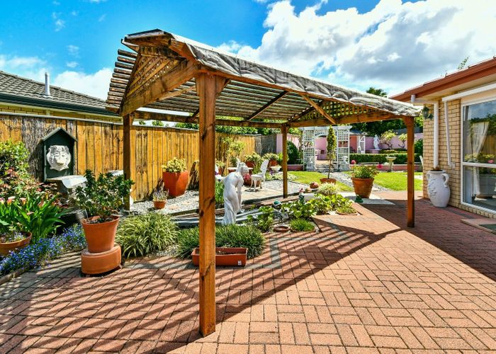  at 15 Trossach Place, Wattle Downs, Manukau City, Auckland