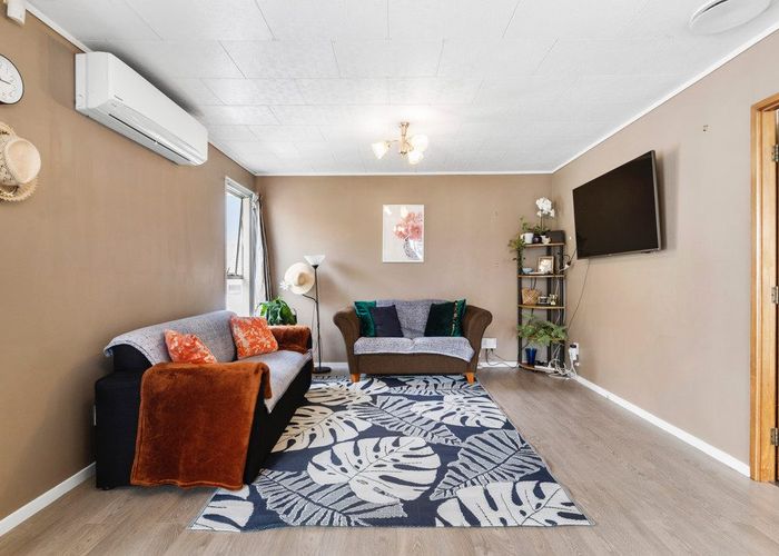  at 35 Kindergarten Drive, Conifer Grove, Papakura, Auckland