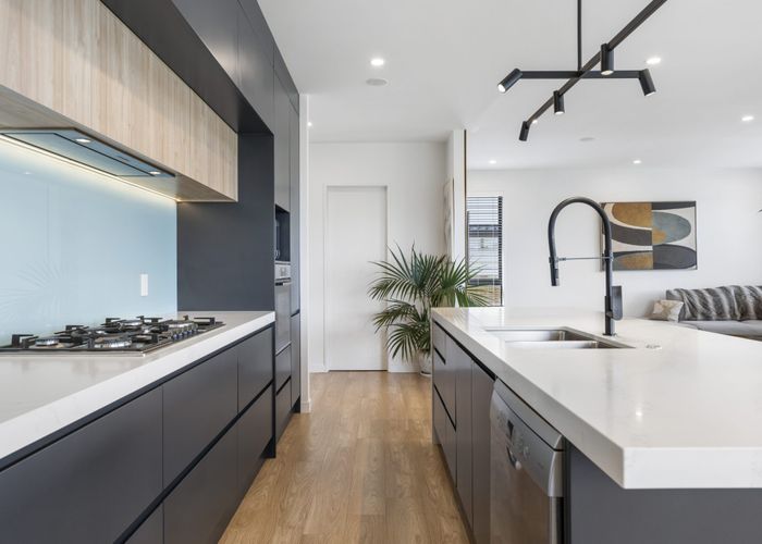  at 8 Santorini Rise, Bayview, Auckland