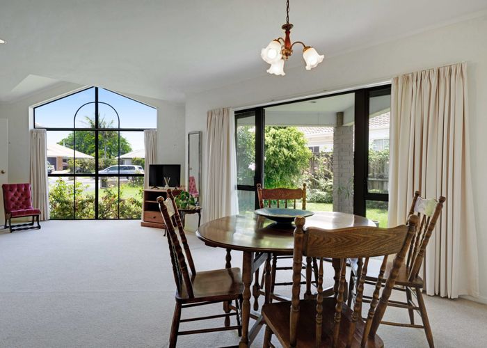  at 8 Paradise Place, Pakuranga Heights, Manukau City, Auckland