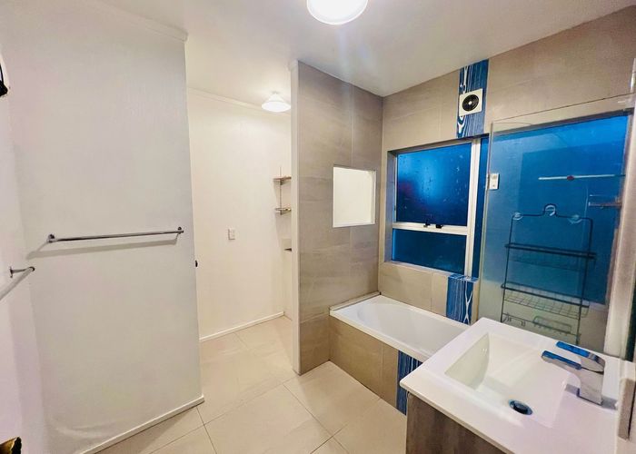  at 36 Sunset Road, Unsworth Heights, North Shore City, Auckland
