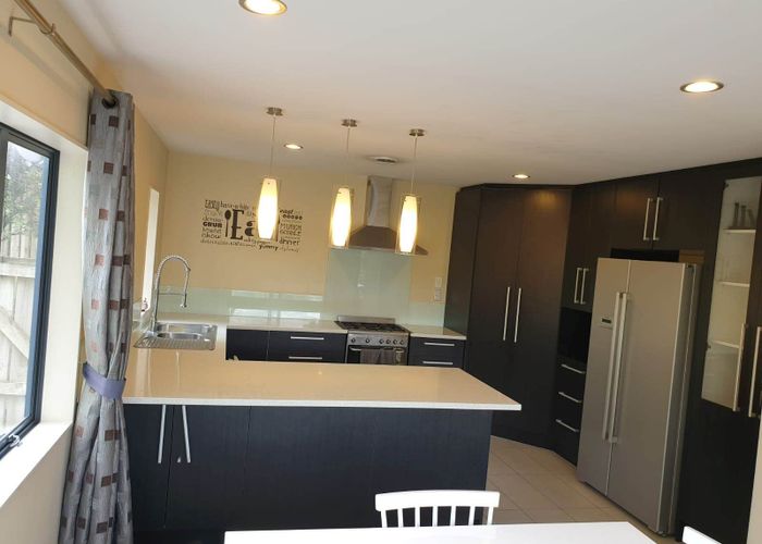  at 8A Ngatoa Place, Glenfield, North Shore City, Auckland