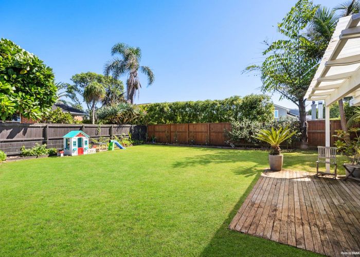  at 4/236 Lake Road, Hauraki, North Shore City, Auckland