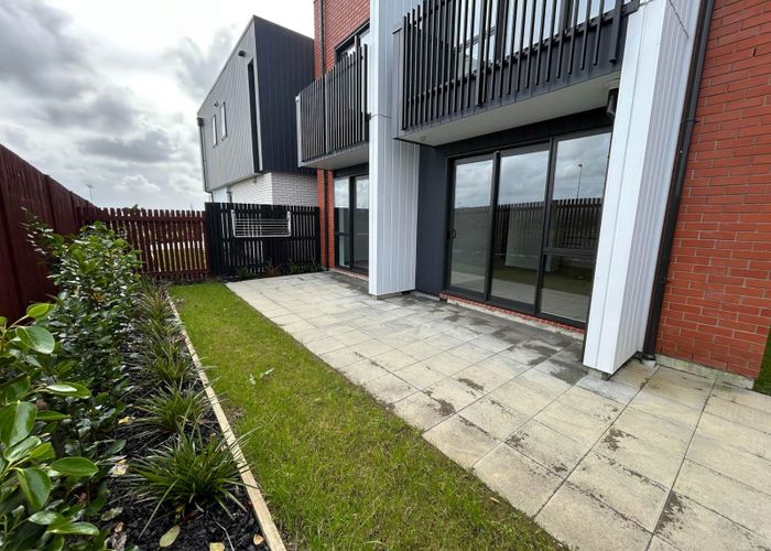  at 1/6 Treasure Lane, Te Atatu South, Waitakere City, Auckland