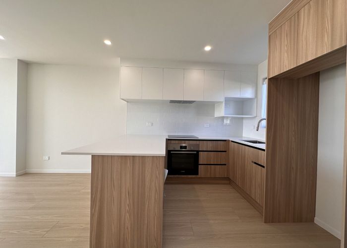  at 4/10 Fairclough Road, Beach Haven, North Shore City, Auckland