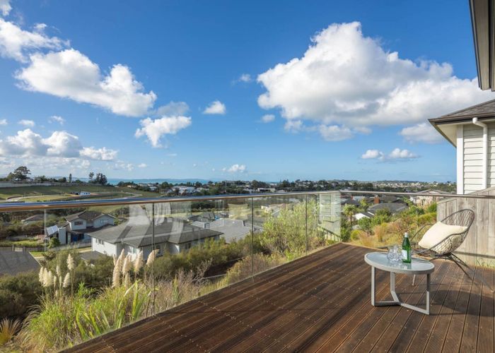  at 14 Ruth Craig Place, Stanmore Bay, Whangaparaoa