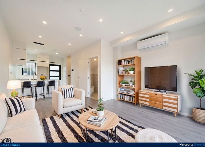  at 2/105 Hobsonville Road, West Harbour, Auckland